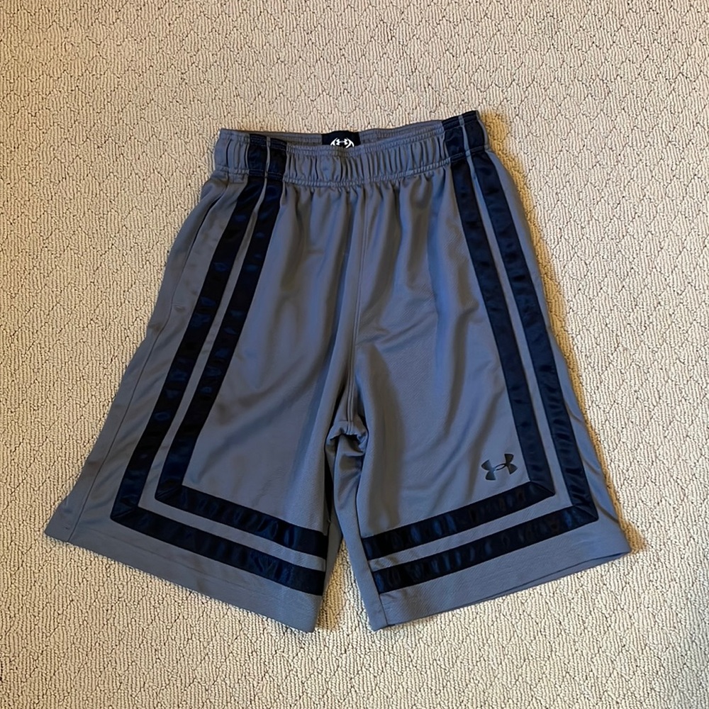 Grey Under Armour Mens Shorts w/Drawstring Waist Size Mens Small